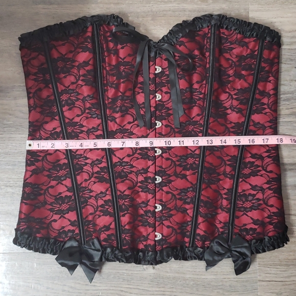 Red and Black Lace Corset - Picture 4 of 6
